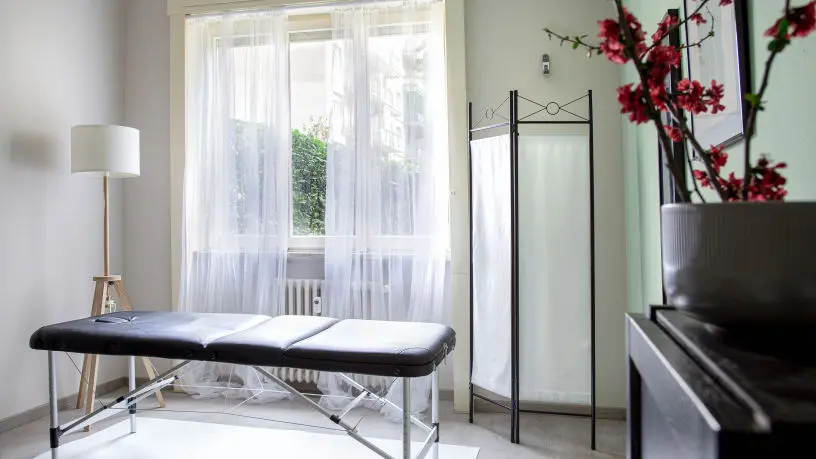 Allestimento-staging-fotografia-immobiliare-di-studio-con-decorazioni