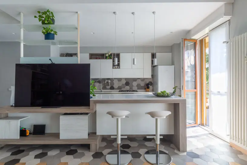 home-staging-di-casa-abitata-arredata-e-fotografia-immobiliare-cucina-a-vista