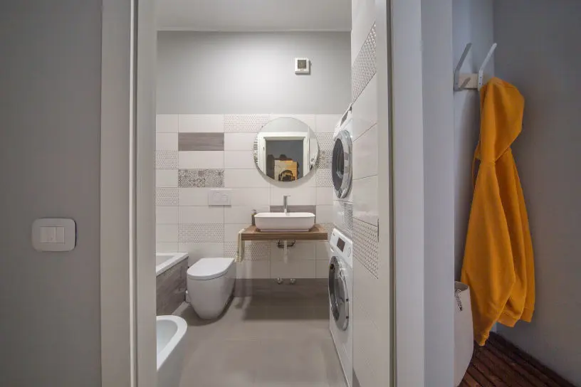 home-staging-di-casa-abitata-arredata-e-fotografia-immobiliare-trilocare-arredato-bagno