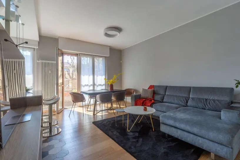 home-staging-di-casa-abitata-arredata-e-fotografia-immobiliare-di-living